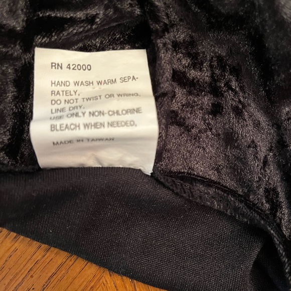 Hallowed costume used 5 pieces in all - Picture 12 of 15